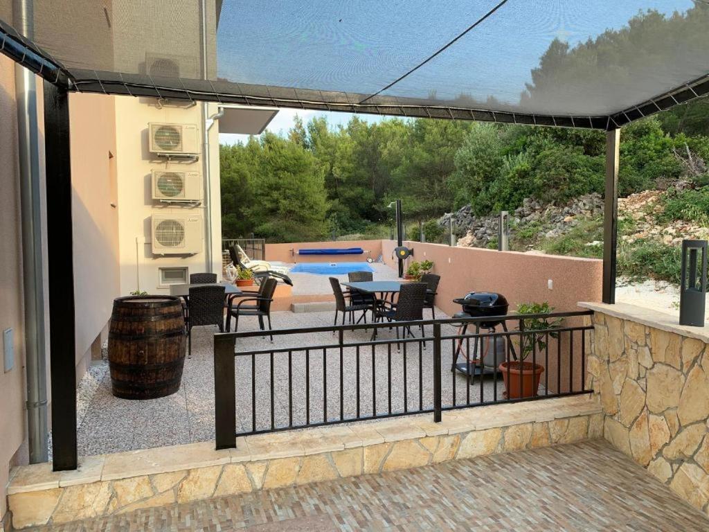 Apartments Panorama With Seasonal Pool Slatine Dış mekan fotoğraf